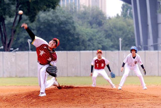 450名中小学生角逐市体育传统校棒球比赛