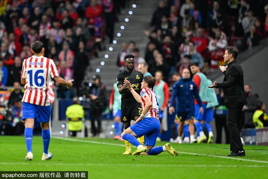 伯纳乌再现Siu庆祝！NFL西班牙赛，球员与伯纳乌球迷激情同Siu