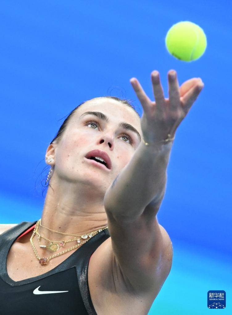 武网：萨巴伦卡晋级