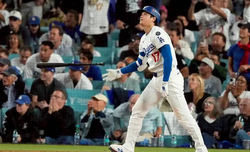 詹姆斯大赞库里：他堪称篮球界的大谷翔平