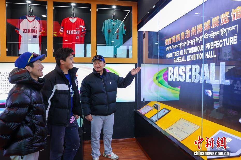 【图片故事】棒球教练华旦班玛：为高原牧区孩子挥出一条“梦想之路”