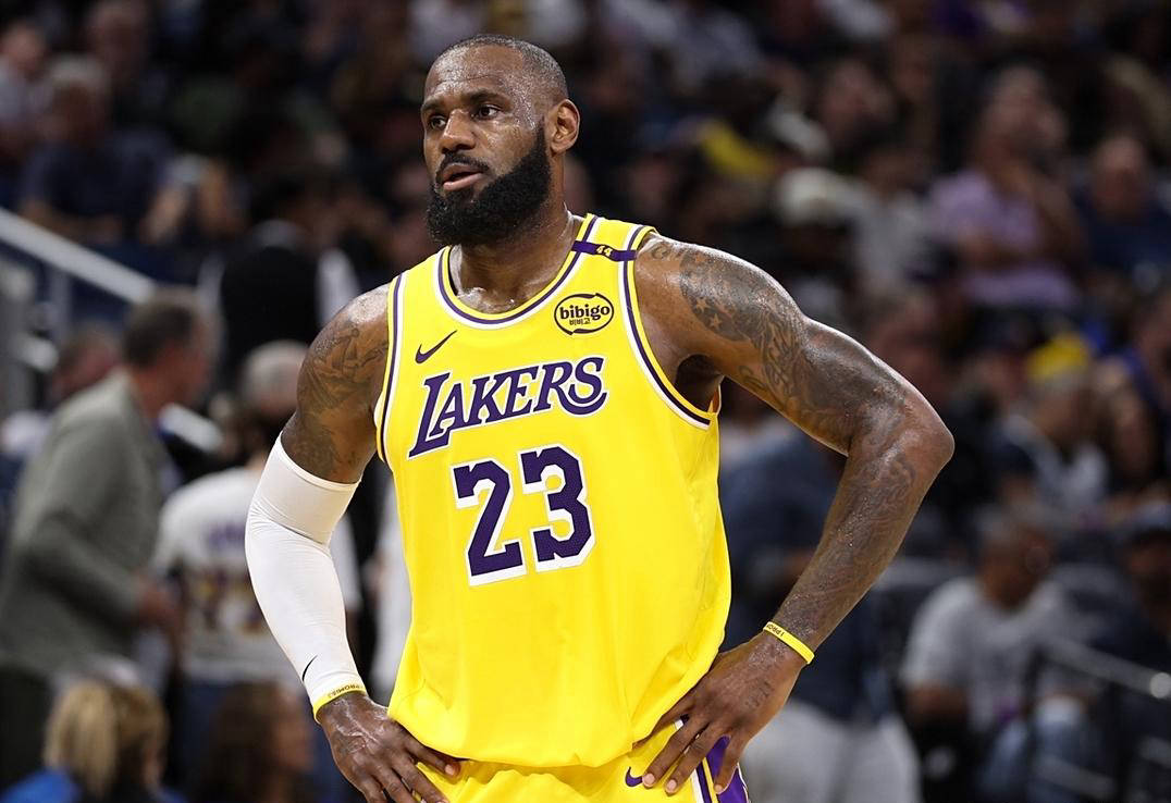 NFL悍将赛前观看詹姆斯集锦以激励自己备战！